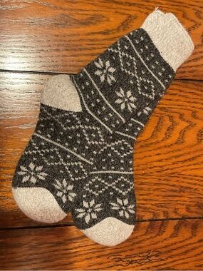 Cozy Gray Patterned Men’s Wool Blend Socks